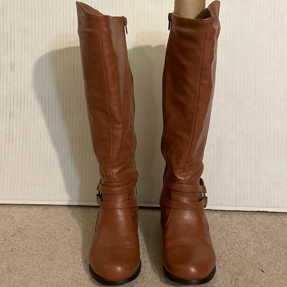 Brown chestnut colored boots. Size 7. Journey collection.